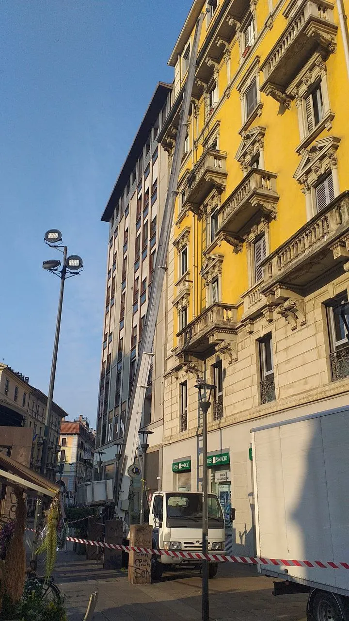 Autoscala in azione su edificio